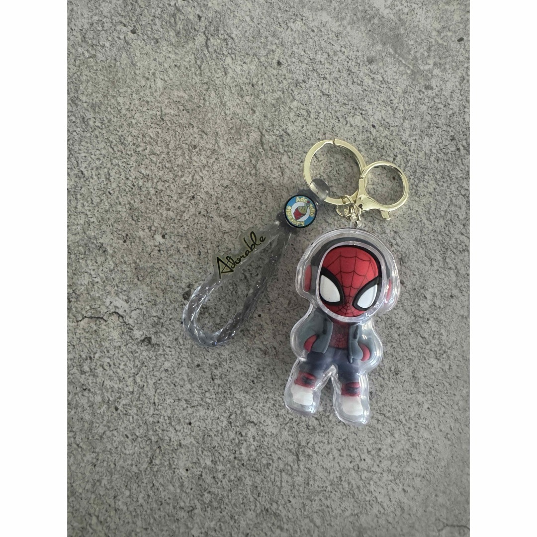 MARVEL(マーベル)のスパイダーマン 赤　黒　2個セット キーホルダー バッグチャーム 新品　マーベル エンタメ/ホビーのおもちゃ/ぬいぐるみ(キャラクターグッズ)の商品写真