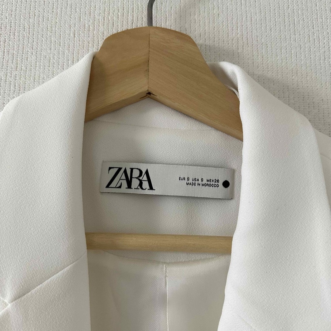 ZARA(ザラ)のザラ ジレ ホワイト レディースのトップス(ベスト/ジレ)の商品写真