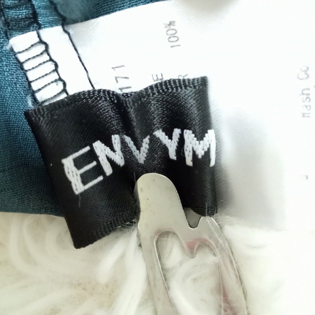ENVYM(アンビー)のENVYM アンビー　シアートップス　ブラウス　オフショルダー　ノースリーブ　F レディースのトップス(シャツ/ブラウス(半袖/袖なし))の商品写真