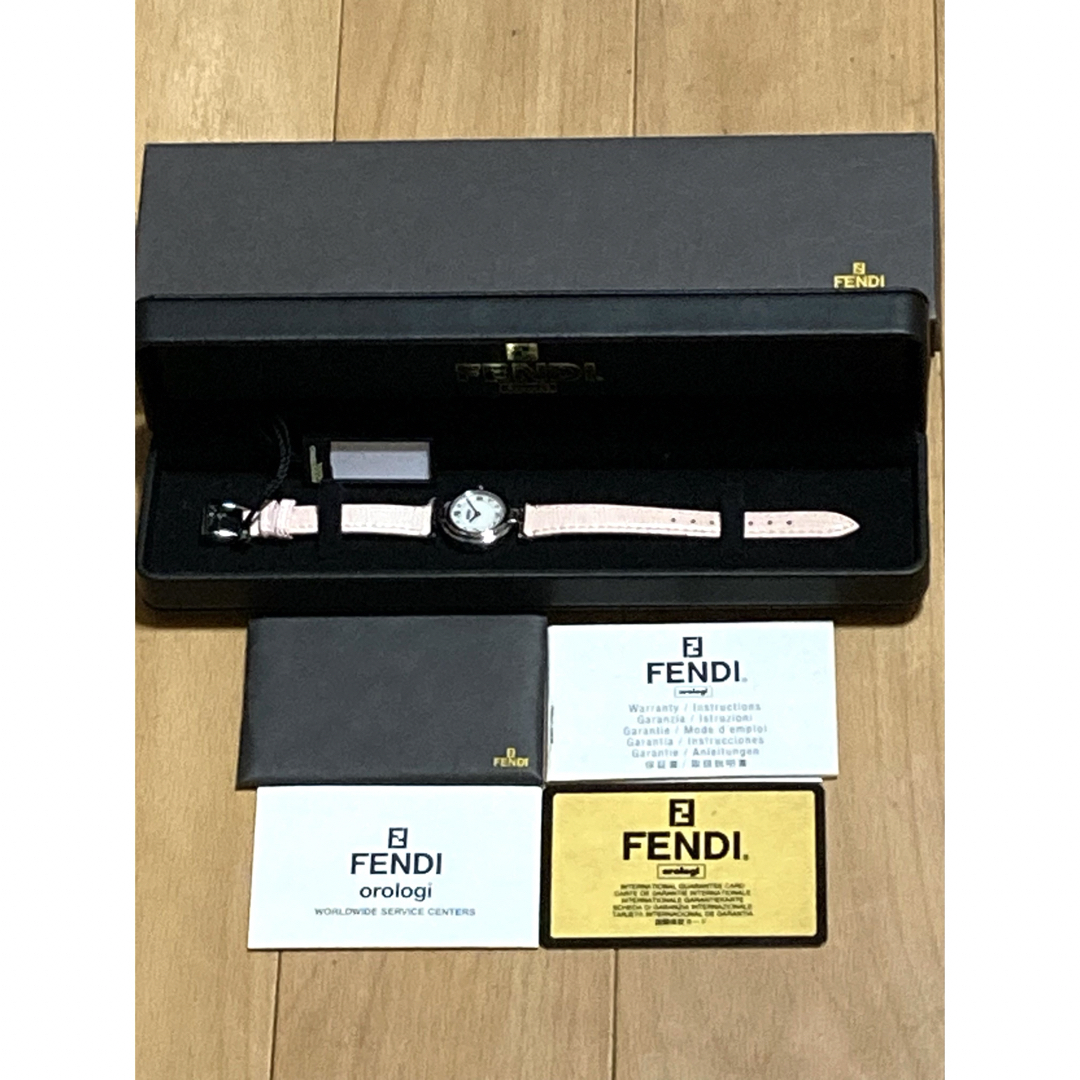 FENDI(フェンディ)の【付属品完備】 FENDI フェンディ　8pダイヤ付き　シェル　レディース腕時計 レディースのファッション小物(腕時計)の商品写真