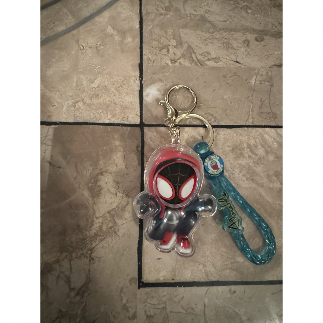 MARVEL(マーベル)のスパイダーマン 黒　キーホルダー バッグチャーム マーベル エンタメ/ホビーのおもちゃ/ぬいぐるみ(キャラクターグッズ)の商品写真