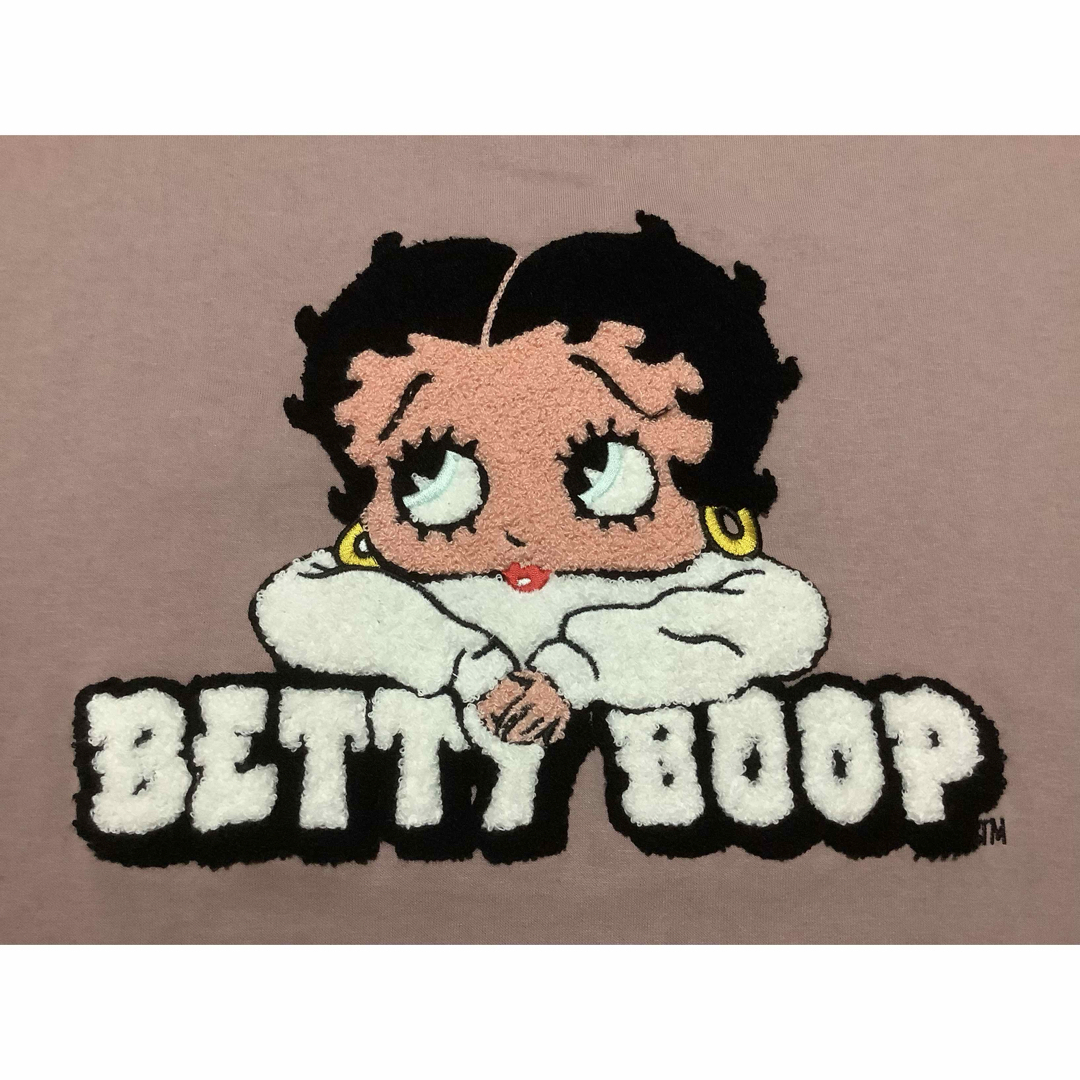 ベティ　サガラ　半袖　Tシャツ　レディース　アニメ　洋服　収納　棚　カットソー レディースのトップス(Tシャツ(半袖/袖なし))の商品写真