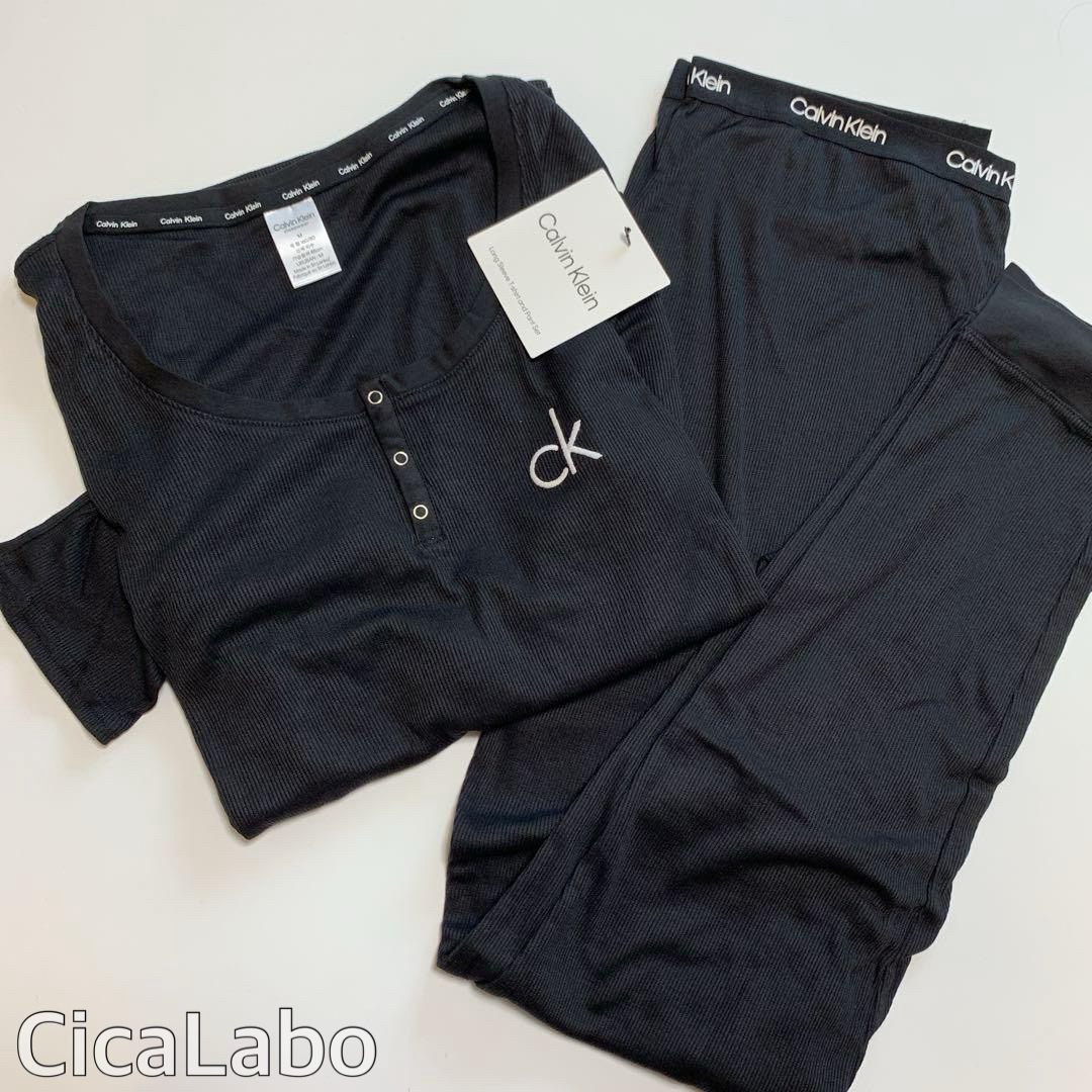 Calvin Klein(カルバンクライン)の【新品】カルバンクライン ロンT ジョガー セットアップ ブラック M レディースのルームウェア/パジャマ(ルームウェア)の商品写真