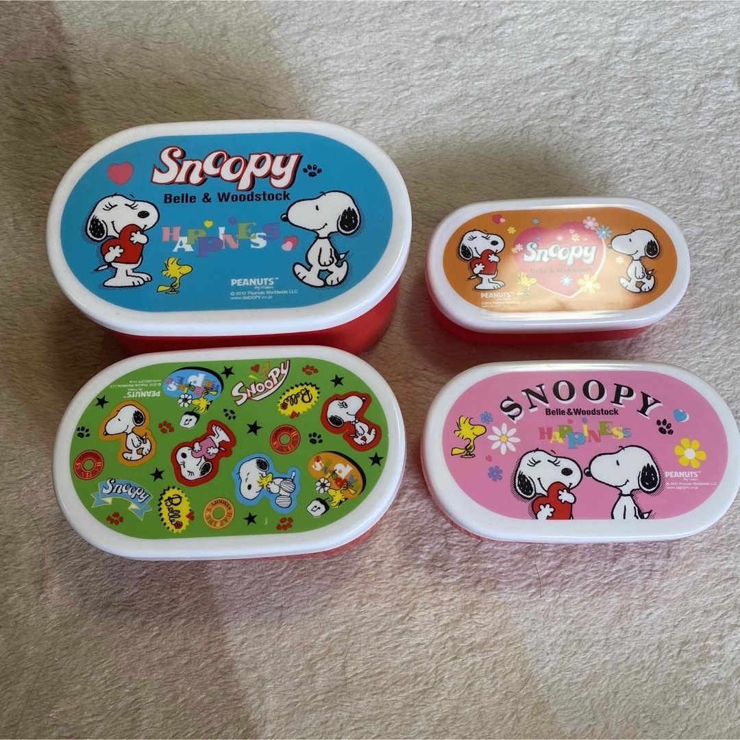 SNOOPY(スヌーピー)の未使用　スヌーピー　お弁当箱　4つ　まとめ売り　重ねられる エンタメ/ホビーのおもちゃ/ぬいぐるみ(キャラクターグッズ)の商品写真