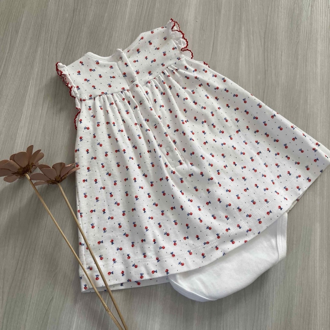 PETIT BATEAU(プチバトー)の【極美品】プチバトー　小花柄ワンピース風ロンパース キッズ/ベビー/マタニティのベビー服(~85cm)(ロンパース)の商品写真