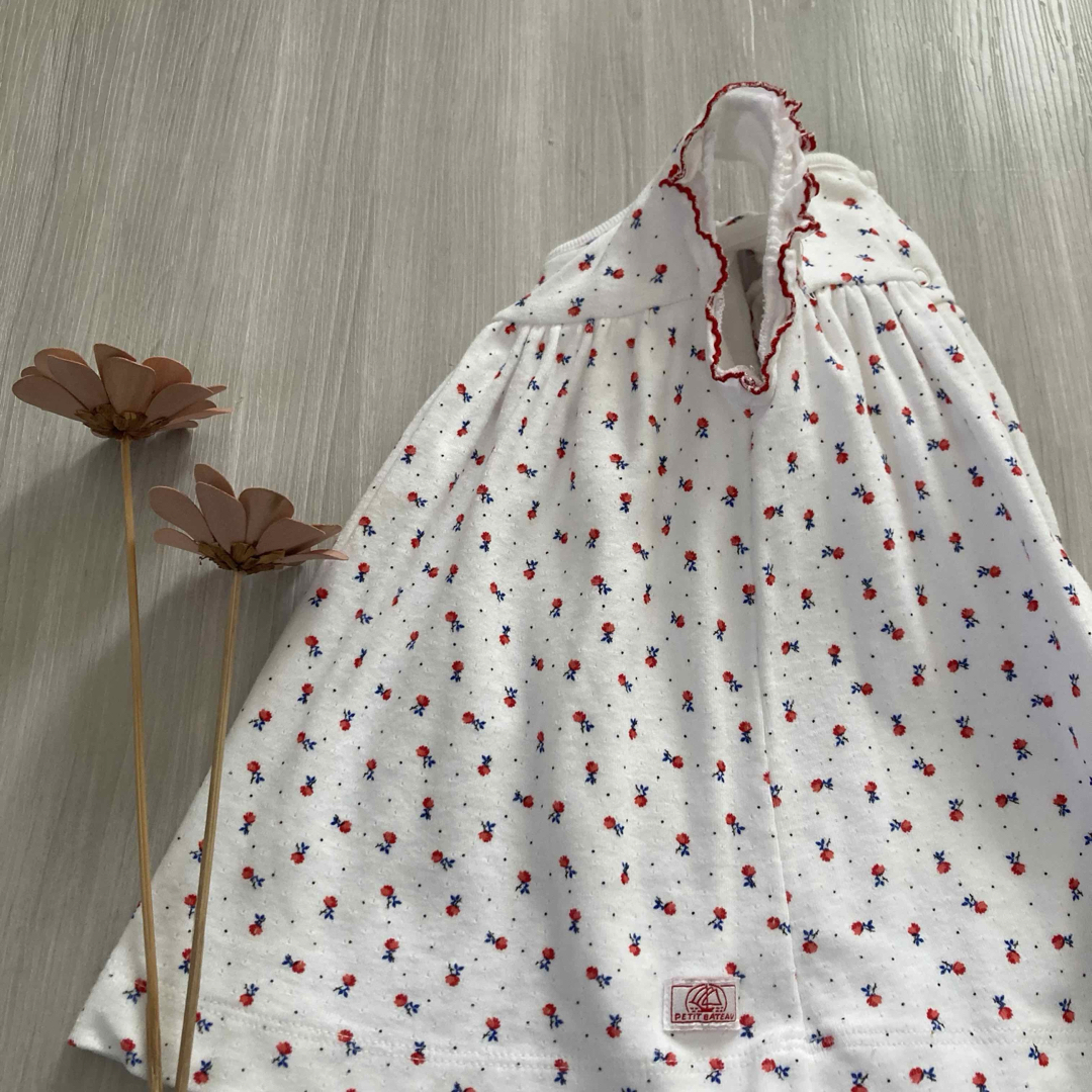 PETIT BATEAU(プチバトー)の【極美品】プチバトー　小花柄ワンピース風ロンパース キッズ/ベビー/マタニティのベビー服(~85cm)(ロンパース)の商品写真