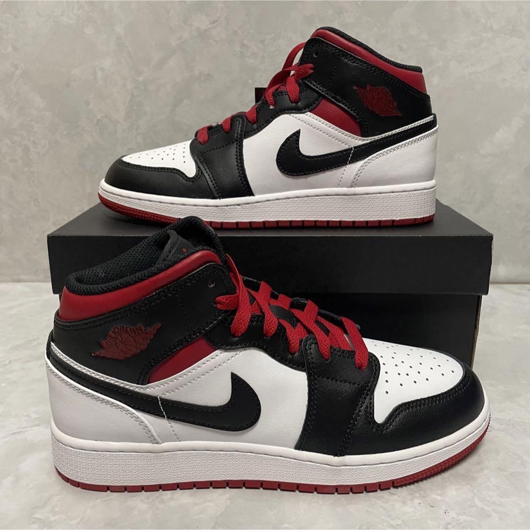 NIKE(ナイキ)のNike GS Air Jordan 1 Mid "Gym Red" 24.0 レディースの靴/シューズ(スニーカー)の商品写真