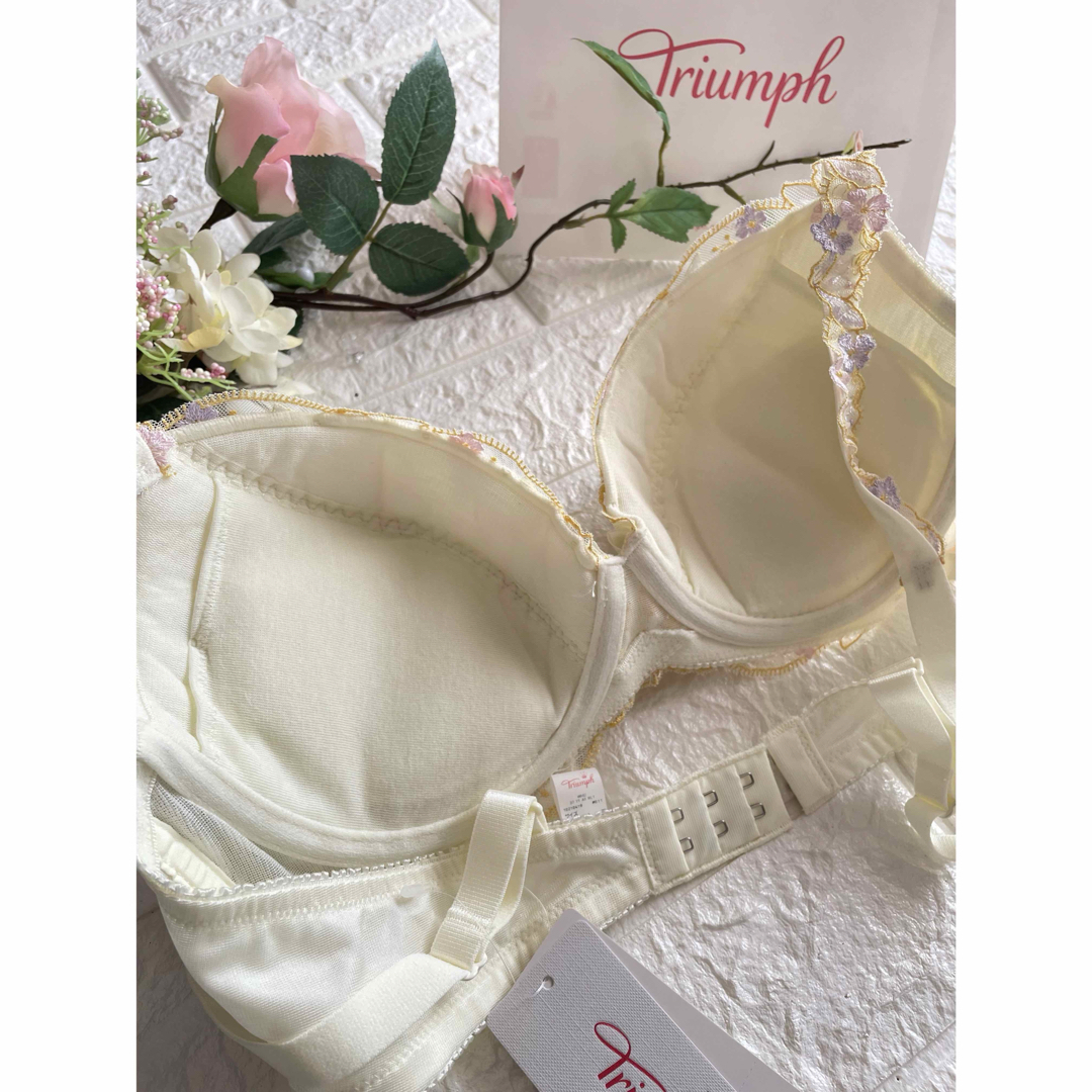 Triumph(トリンプ)のTriumph トリンプ ブラジャー D75 格安❣️イエロー♡ᵕ̈*可愛い レディースの下着/アンダーウェア(ブラ)の商品写真