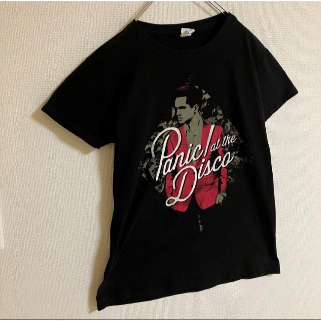 MUSIC TEE(ミュージックティー)のパニックアットザディスコロックバンドTシャツバンtバンTビッグロゴ半袖tシャツ黒 メンズのトップス(Tシャツ/カットソー(半袖/袖なし))の商品写真