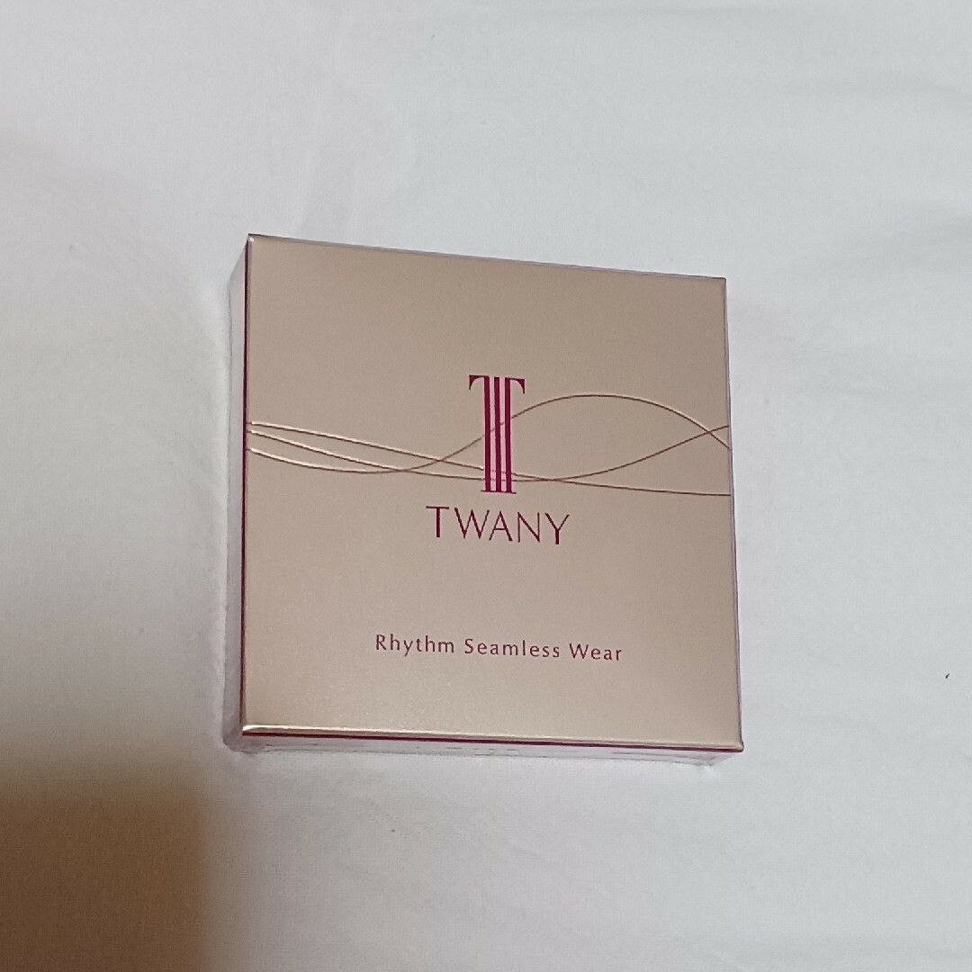 TWANY(トワニー)のTWANY リズムシームレスウェア 02 コスメ/美容のベースメイク/化粧品(その他)の商品写真