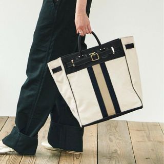 ヤングアンドオルセン(YOUNG&OLSEN)の未使用タグ付　YOUNG&OLSEN  FRAMeWORK ラインテープTOTE(トートバッグ)