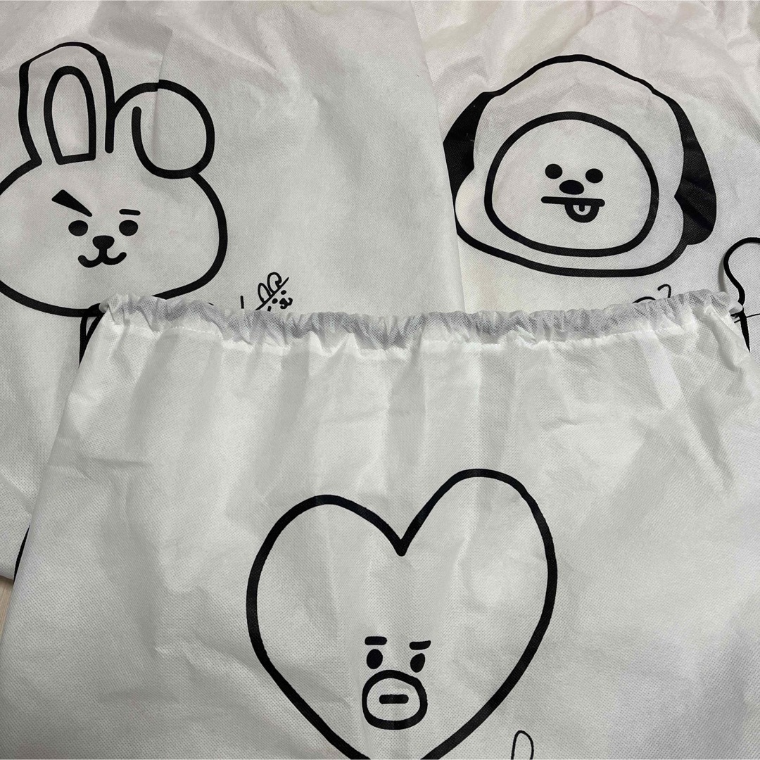 BT21  クッション 30cm エンタメ/ホビーのCD(K-POP/アジア)の商品写真