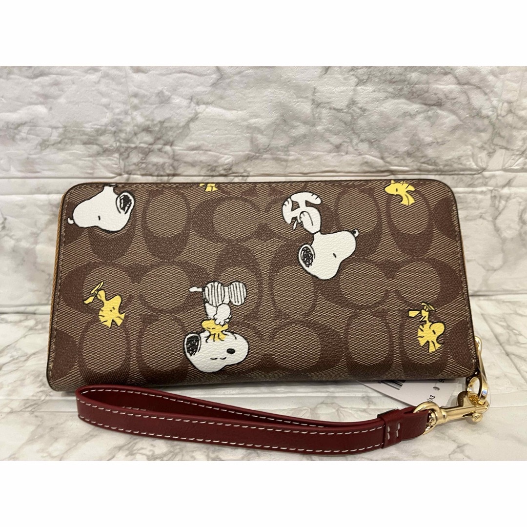 COACH(コーチ)のCOACH 長財布　SNOOPY×PEANUTS 新品 レディースのファッション小物(財布)の商品写真