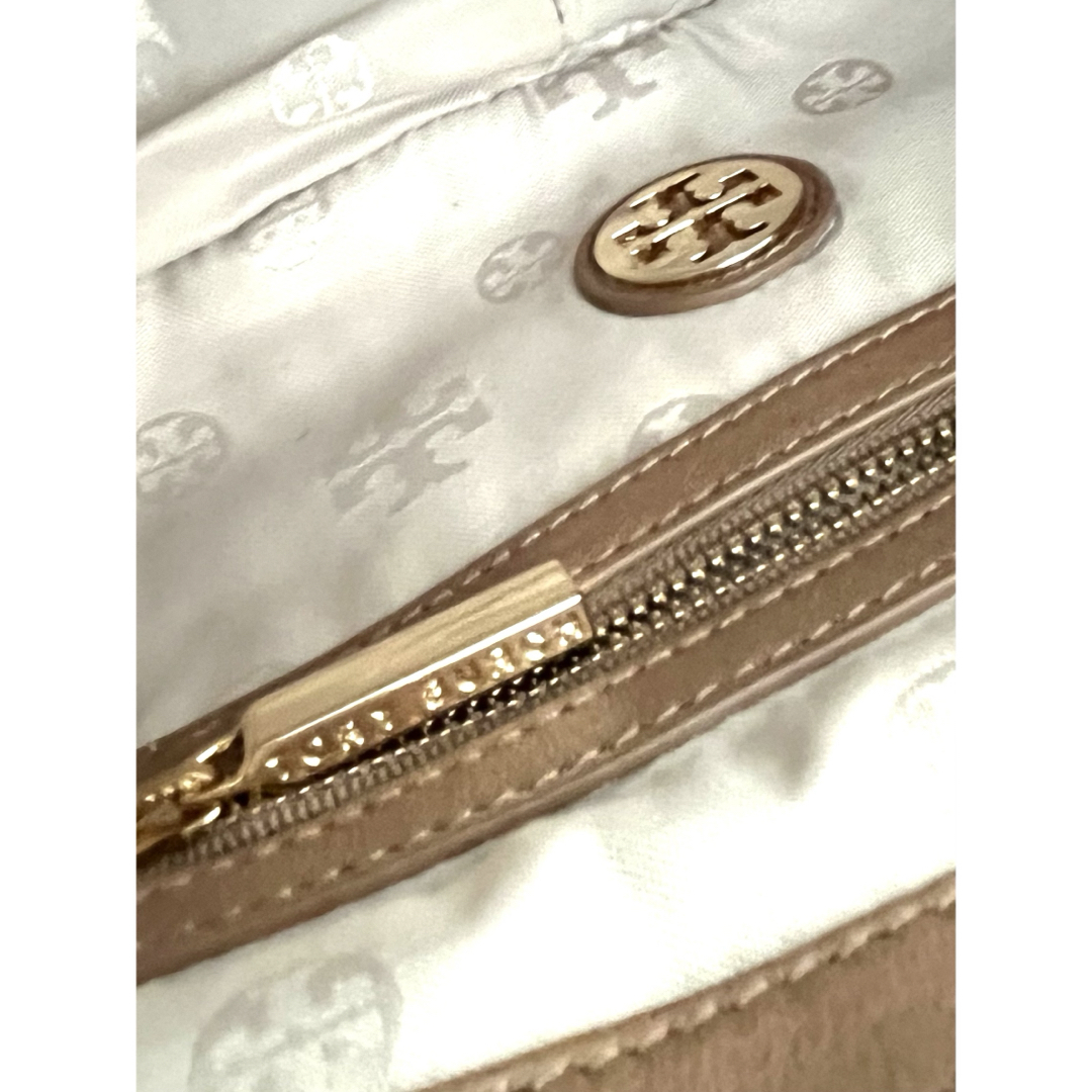 Tory Burch(トリーバーチ)のTORY BURCHトリーバーチ　ハンドバッグ　ベージュ　チェーン　ゴールド金具 レディースのバッグ(ハンドバッグ)の商品写真