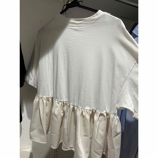 ユナイテッドアローズ(UNITED ARROWS)のyori✳︎ヘムフリルワイドTee！ホワイトブラック2色セット！(Tシャツ(半袖/袖なし))