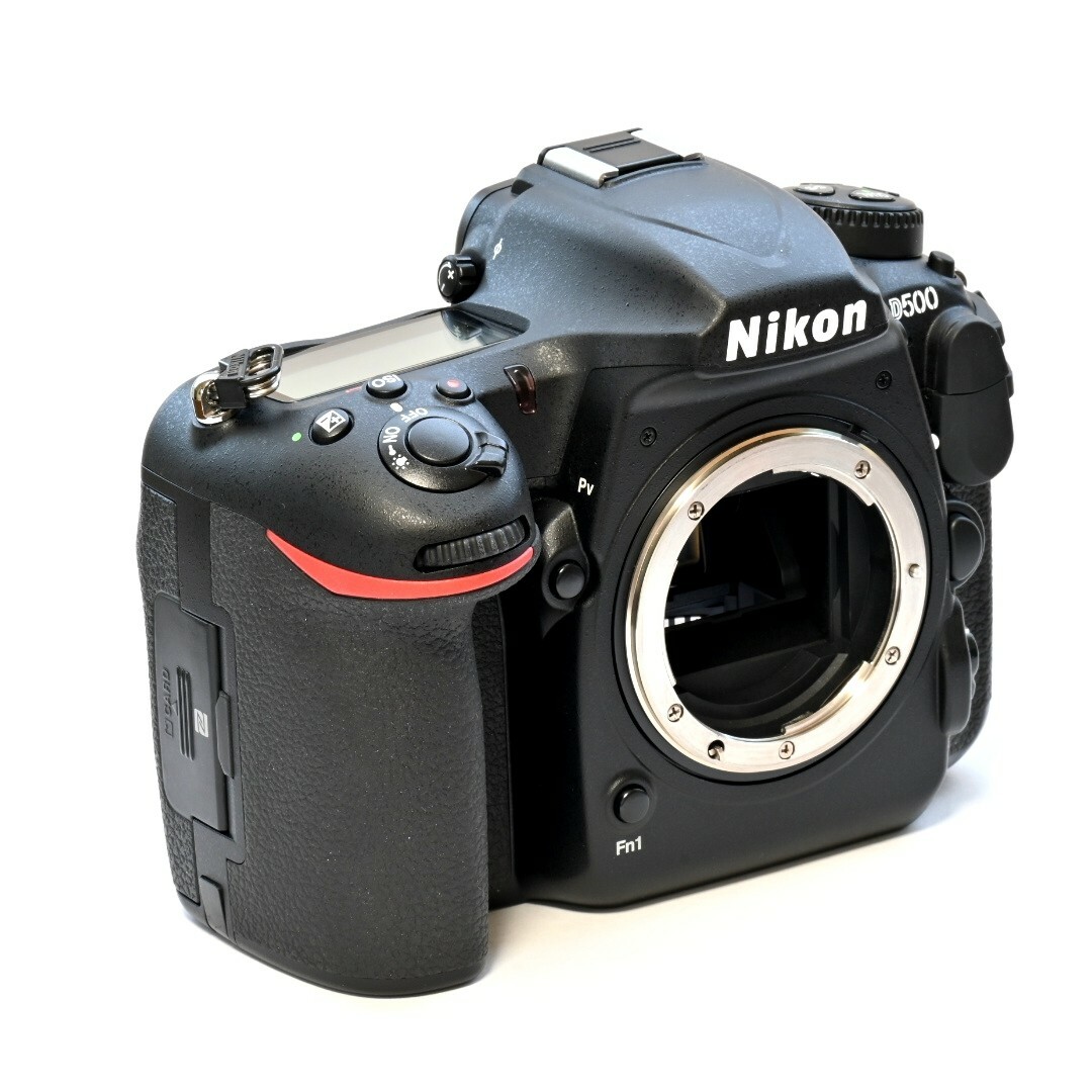 Nikon(ニコン)のショット数わずか「3088回」！！Nikon D500 ボディ★極上品★ スマホ/家電/カメラのカメラ(ミラーレス一眼)の商品写真
