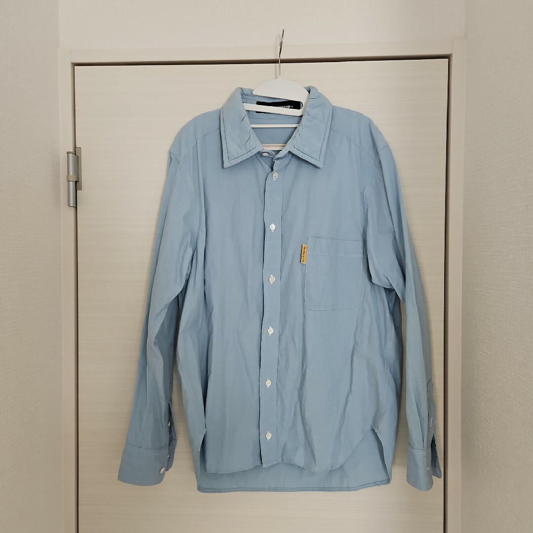 mercibeaucoup(メルシーボークー)の【メルシーボークー】襟に綿がつまった少し変わった薄いブルーのシャツ メンズのトップス(シャツ)の商品写真