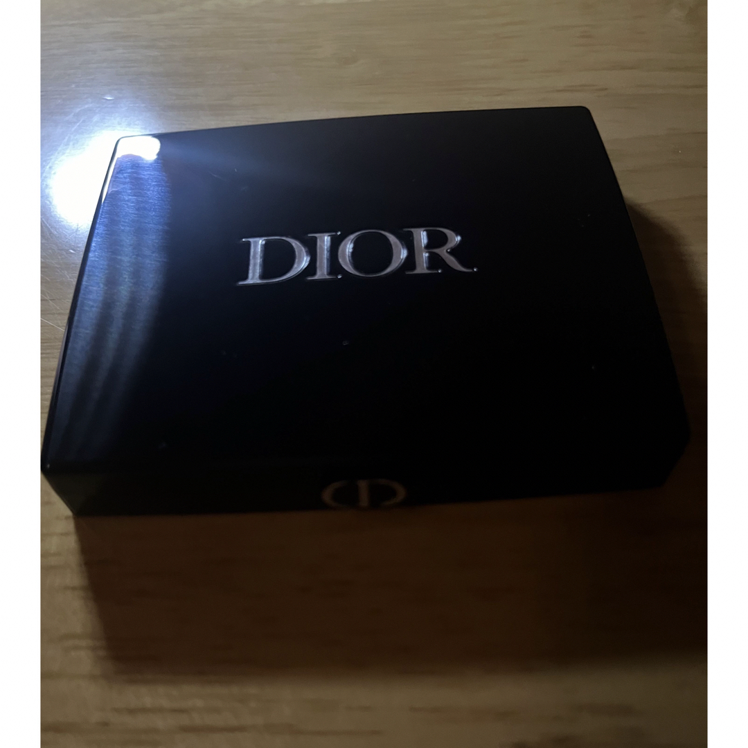 Dior(ディオール)の美品✨限定品DIOR サンククルールアイシャドウ843 コスメ/美容のベースメイク/化粧品(アイシャドウ)の商品写真