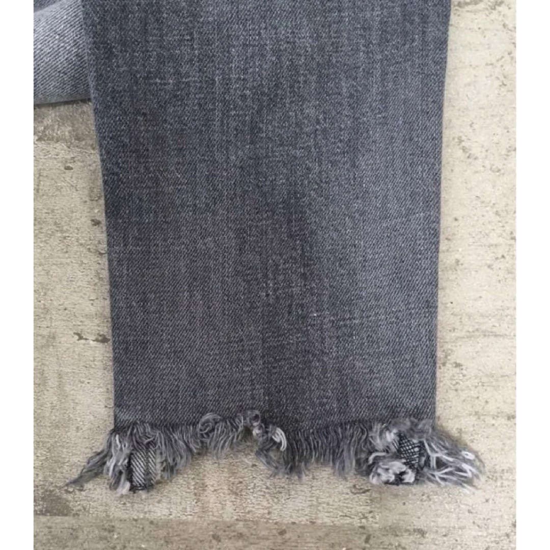 upper hights(アッパーハイツ)のアッパーハイツ裾フリンジグレーデニム22 ストレッチ　レッドカード　ヤヌーク レディースのパンツ(デニム/ジーンズ)の商品写真