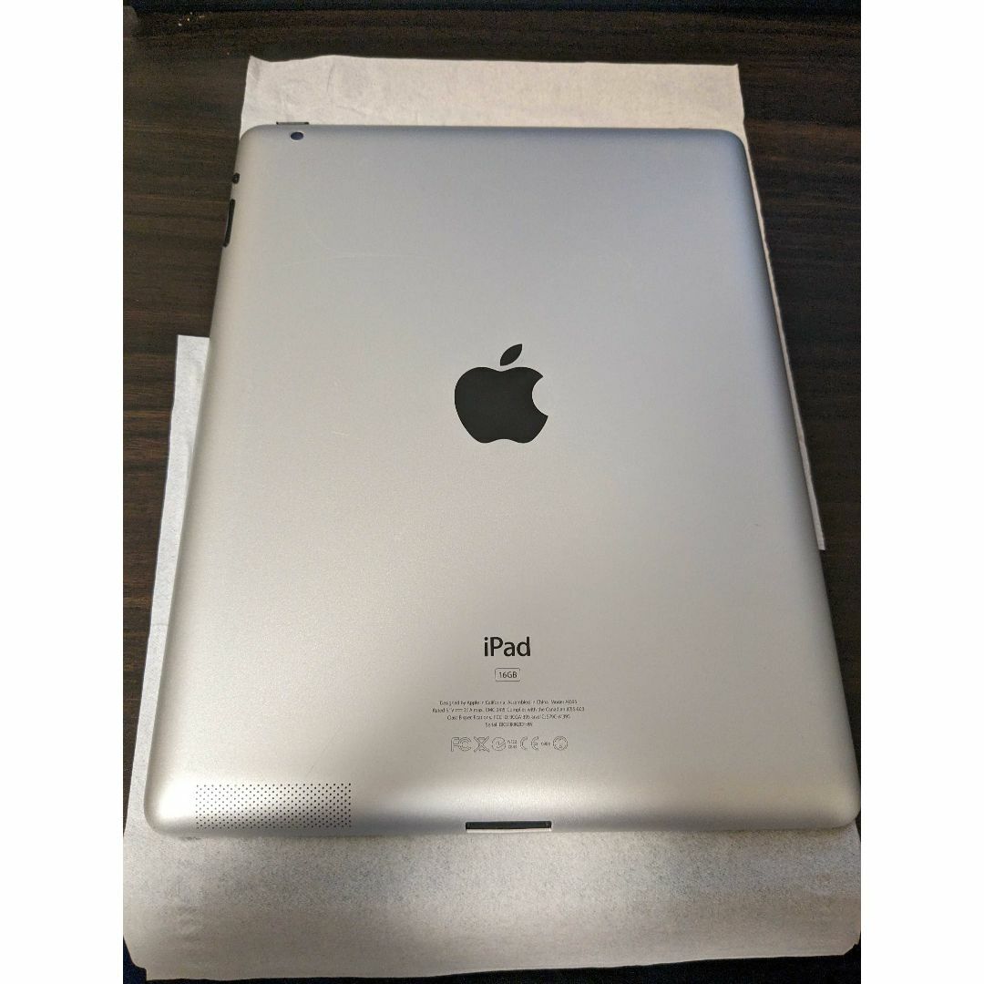 Apple(アップル)のiPad2 WiFiモデル 16GB シルバー スマホ/家電/カメラのPC/タブレット(タブレット)の商品写真