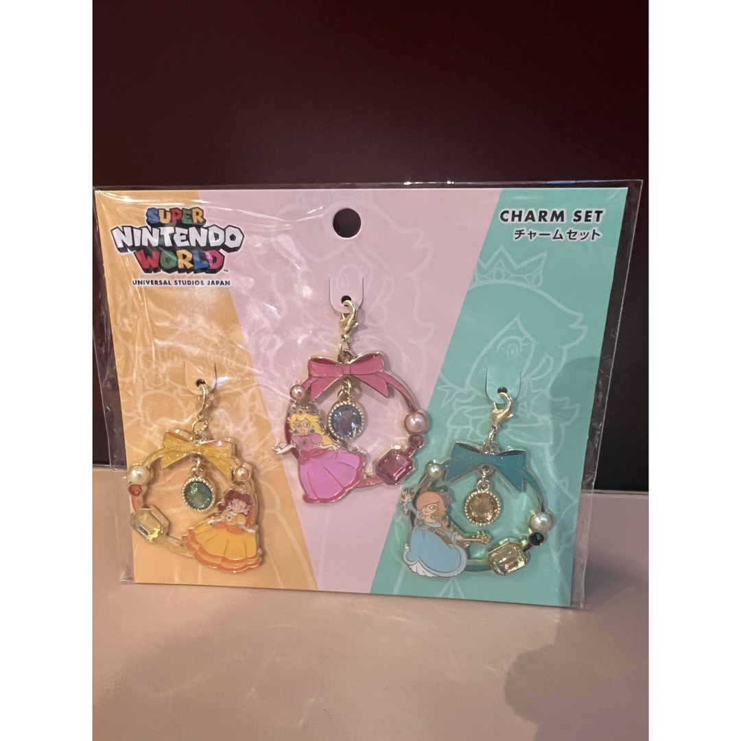 USJ 限定 ピーチ姫 デイジー ロゼッタ チャームセット マリオ エンタメ/ホビーのおもちゃ/ぬいぐるみ(キャラクターグッズ)の商品写真