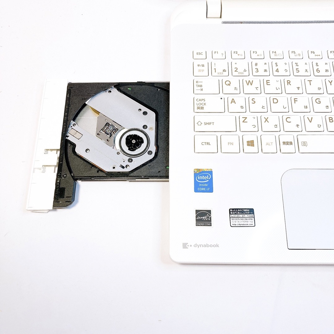 東芝(トウシバ)の東芝Dynabook♡ホワイトノートパソコン♡ブルーレイ♡16GBハイスペ スマホ/家電/カメラのPC/タブレット(ノートPC)の商品写真
