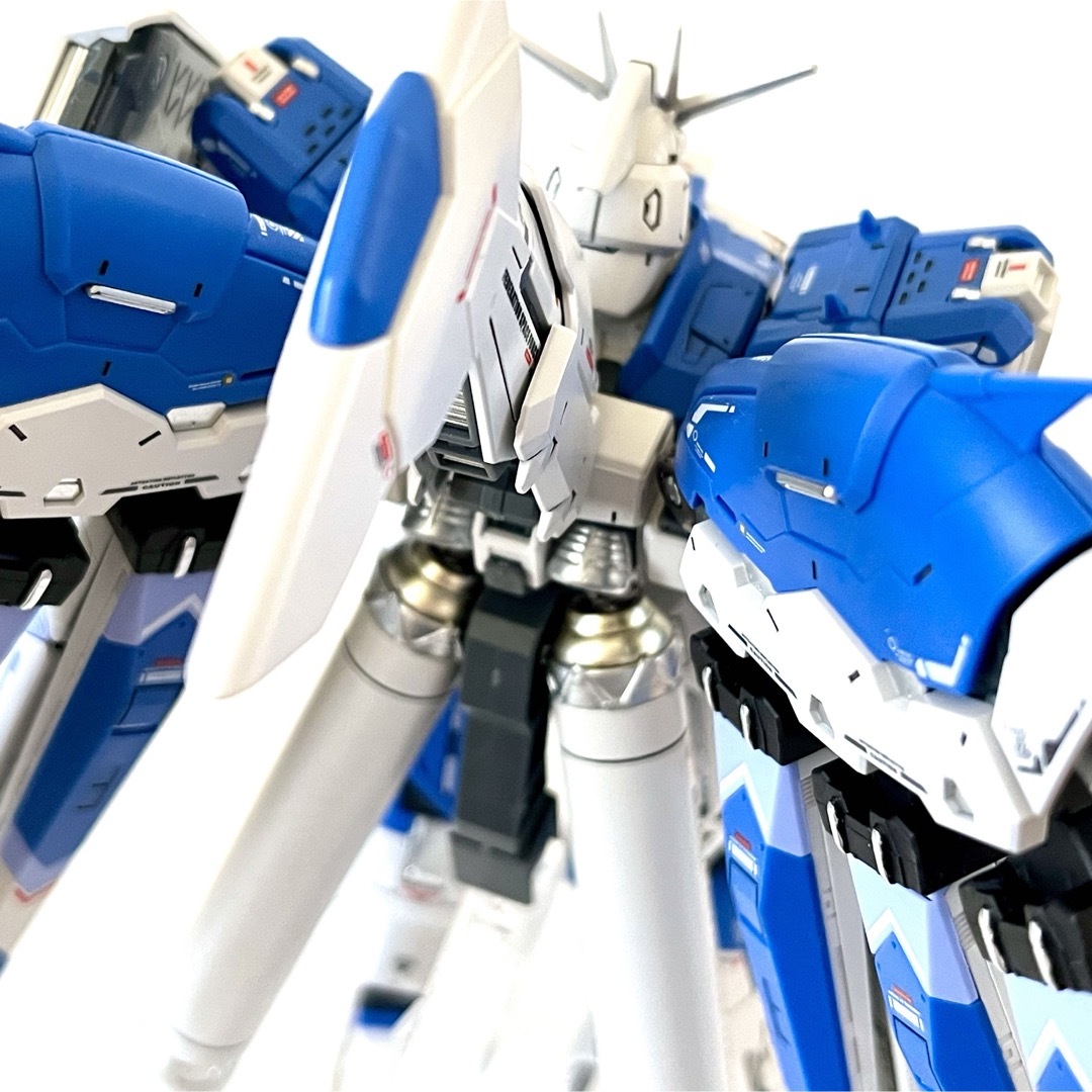 RX-93-ν2 Hi-ν GUNDAM ハイニューガンダム 完成品 RG エンタメ/ホビーのおもちゃ/ぬいぐるみ(模型/プラモデル)の商品写真