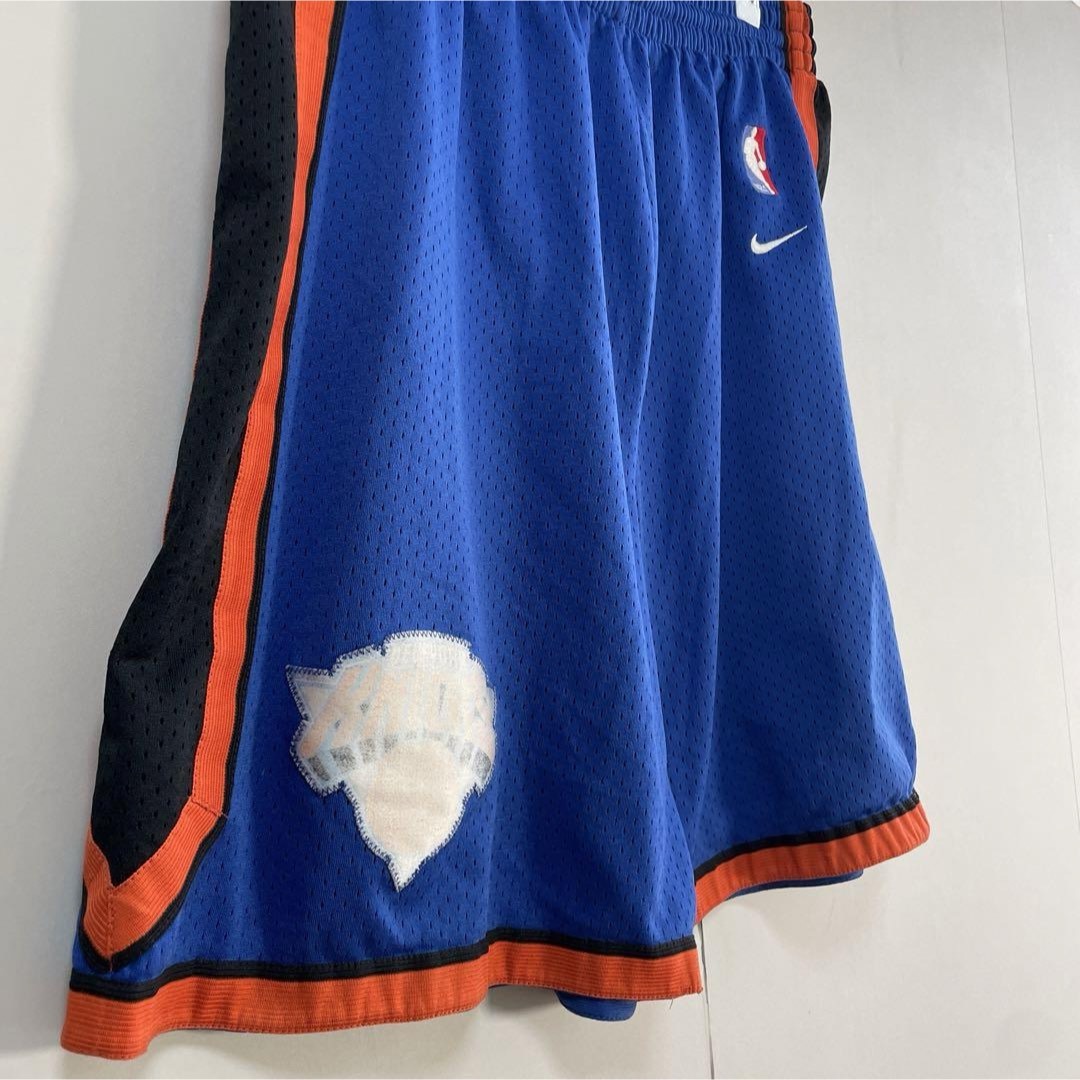 NIKE(ナイキ)の【刺繍ロゴ、ゲームパンツ】NIKE NBA KNICKS刺繍ロゴショートパンツ メンズのパンツ(ショートパンツ)の商品写真