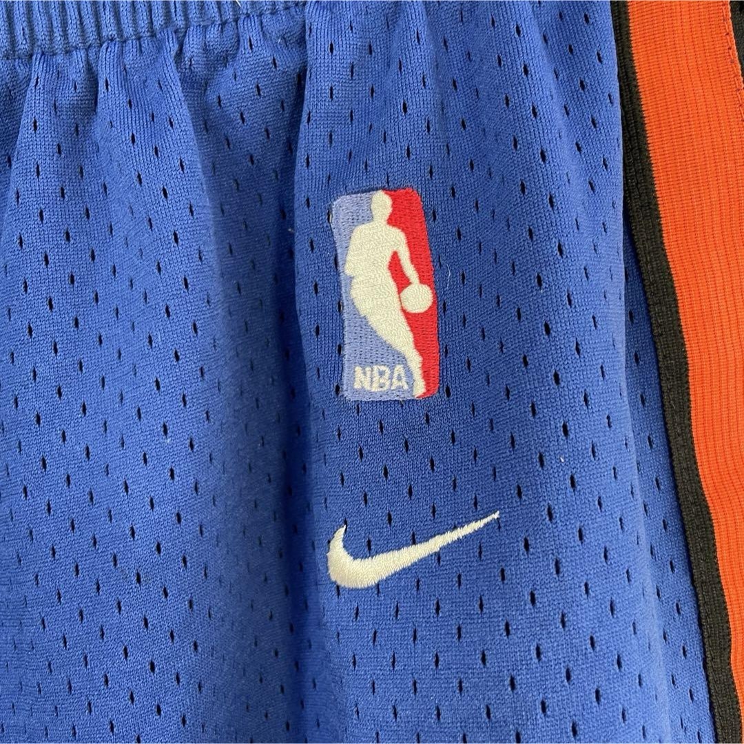 NIKE(ナイキ)の【刺繍ロゴ、ゲームパンツ】NIKE NBA KNICKS刺繍ロゴショートパンツ メンズのパンツ(ショートパンツ)の商品写真