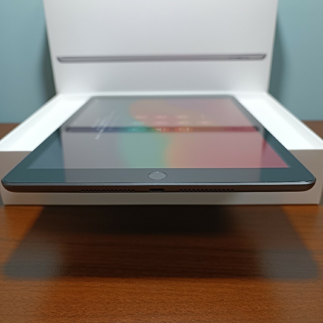Apple(アップル)の(美品) iPad 10.2 第9世代 WiFi 64GB キーボード付き スマホ/家電/カメラのPC/タブレット(タブレット)の商品写真