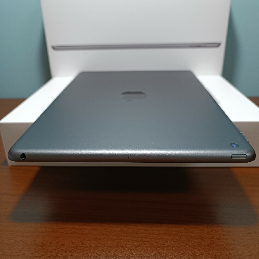Apple(アップル)の(美品) iPad 10.2 第9世代 WiFi 64GB キーボード付き スマホ/家電/カメラのPC/タブレット(タブレット)の商品写真