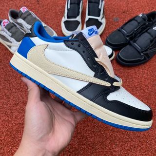 ナイキ(NIKE)のTRAVIS SCOTT ×AIR JORDAN 1 LOW(スニーカー)