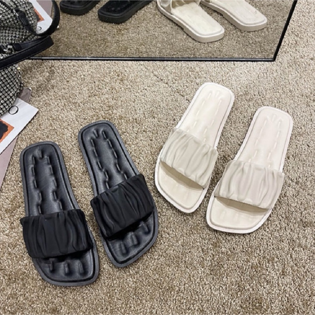ビーチサンダル フラットサンダル   ホワイト ブラック レディースサンダル 黒 レディースの靴/シューズ(サンダル)の商品写真