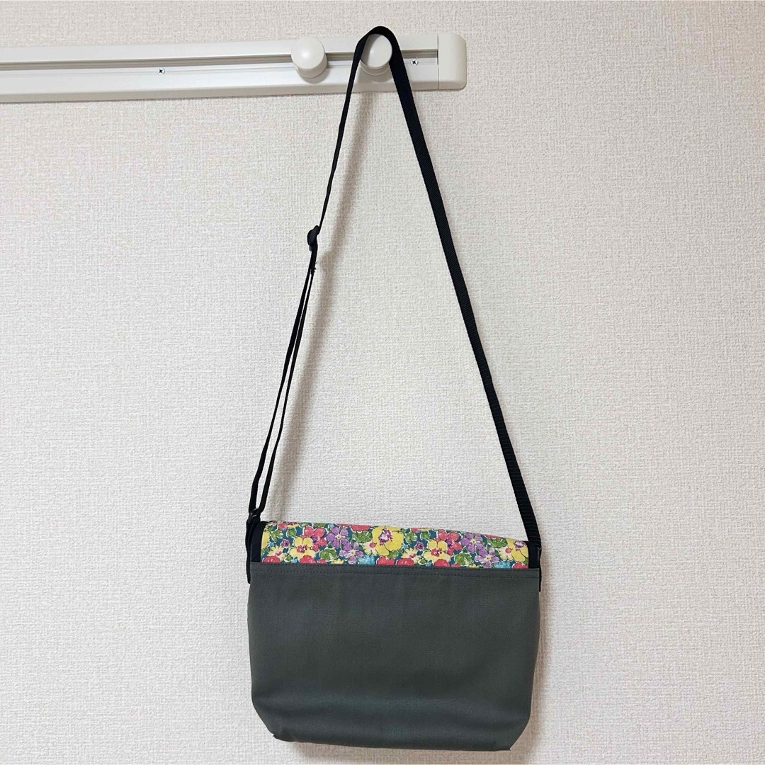 リバティ　ゲンマ使用　手作りショルダーバッグ レディースのバッグ(ショルダーバッグ)の商品写真