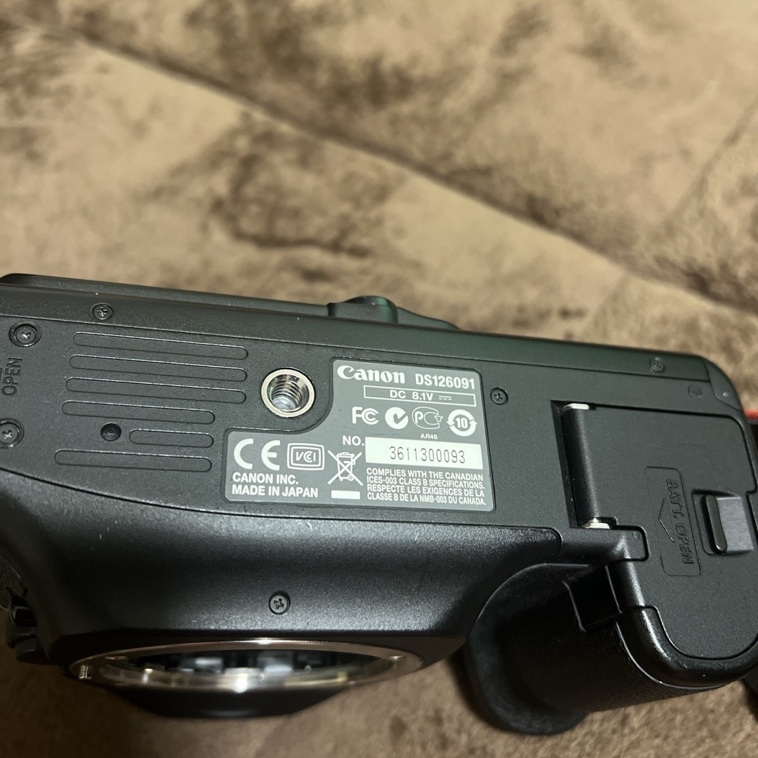 Canon(キヤノン)のキヤノン Canon EOS5D  レンズ付　最終値下げ スマホ/家電/カメラのカメラ(デジタル一眼)の商品写真