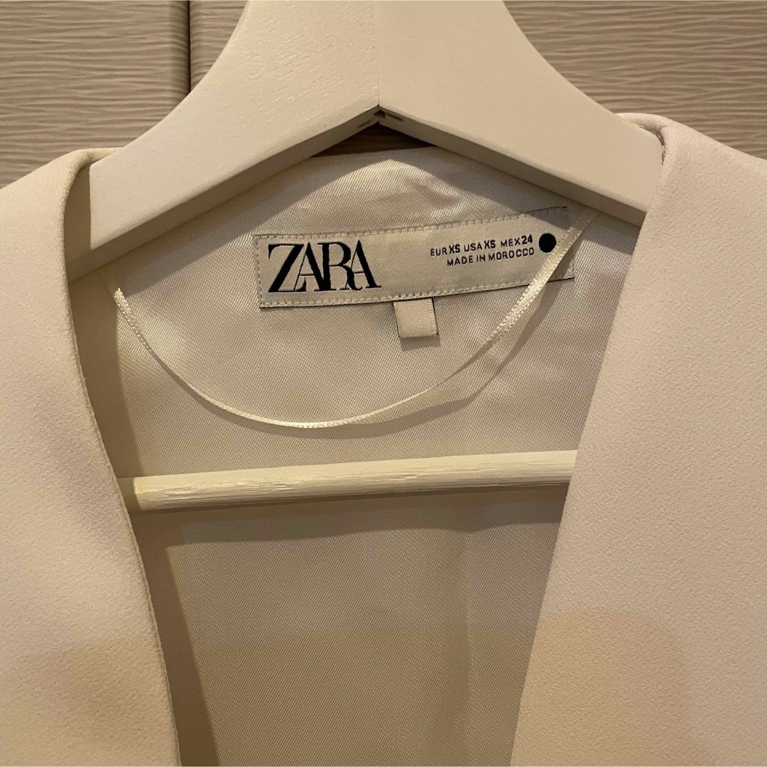 ZARA(ザラ)の新品未使用タグ付きZARA ケープジャケットXS レディースのジャケット/アウター(ノーカラージャケット)の商品写真