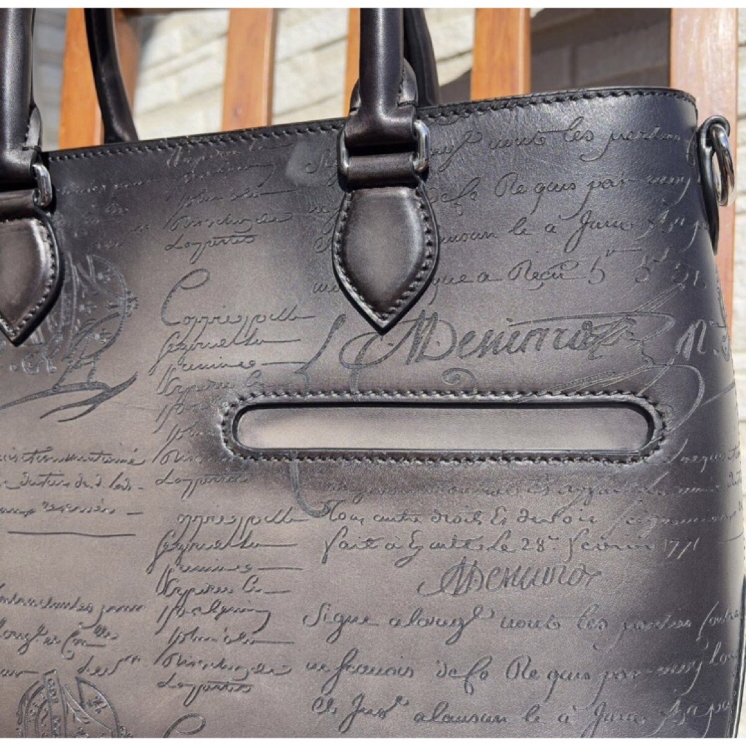 新品 ベルルッティ トゥジュール XS カリグラフィー メンズのバッグ(トートバッグ)の商品写真