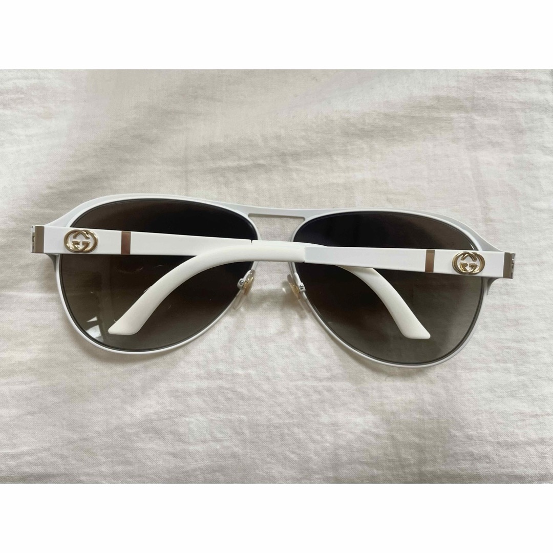Gucci(グッチ)のGUCCI ティアドロップ　ホワイトフレーム メンズのファッション小物(サングラス/メガネ)の商品写真