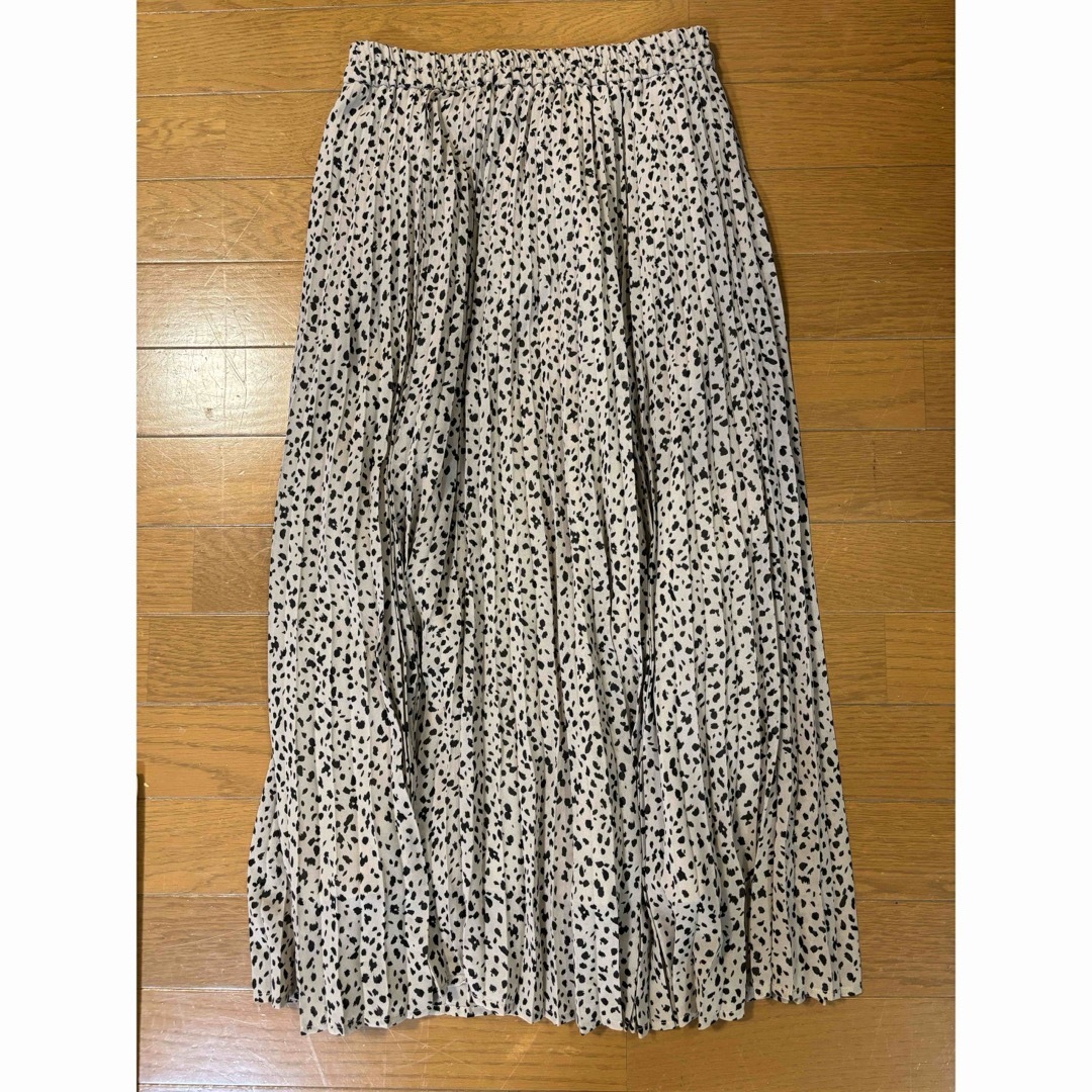 GU(ジーユー)のGU プリーツスカート　ロングスカート　アニマル レディースのスカート(ロングスカート)の商品写真