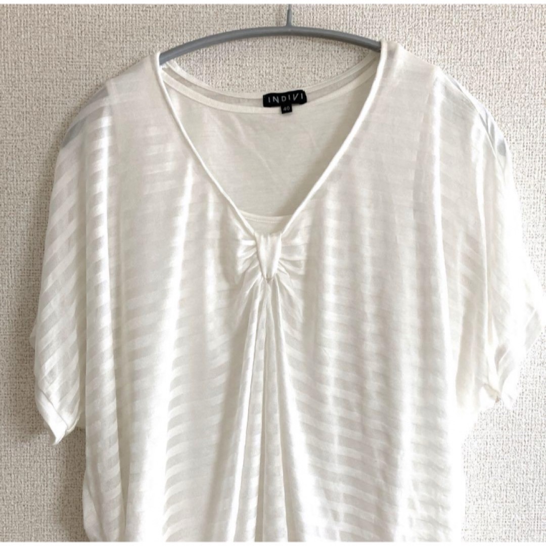 INDIVI(インディヴィ)の美品　INDIVI  インディヴィ　白　ドレープ　カットソー　プルオーバー レディースのトップス(Tシャツ(半袖/袖なし))の商品写真