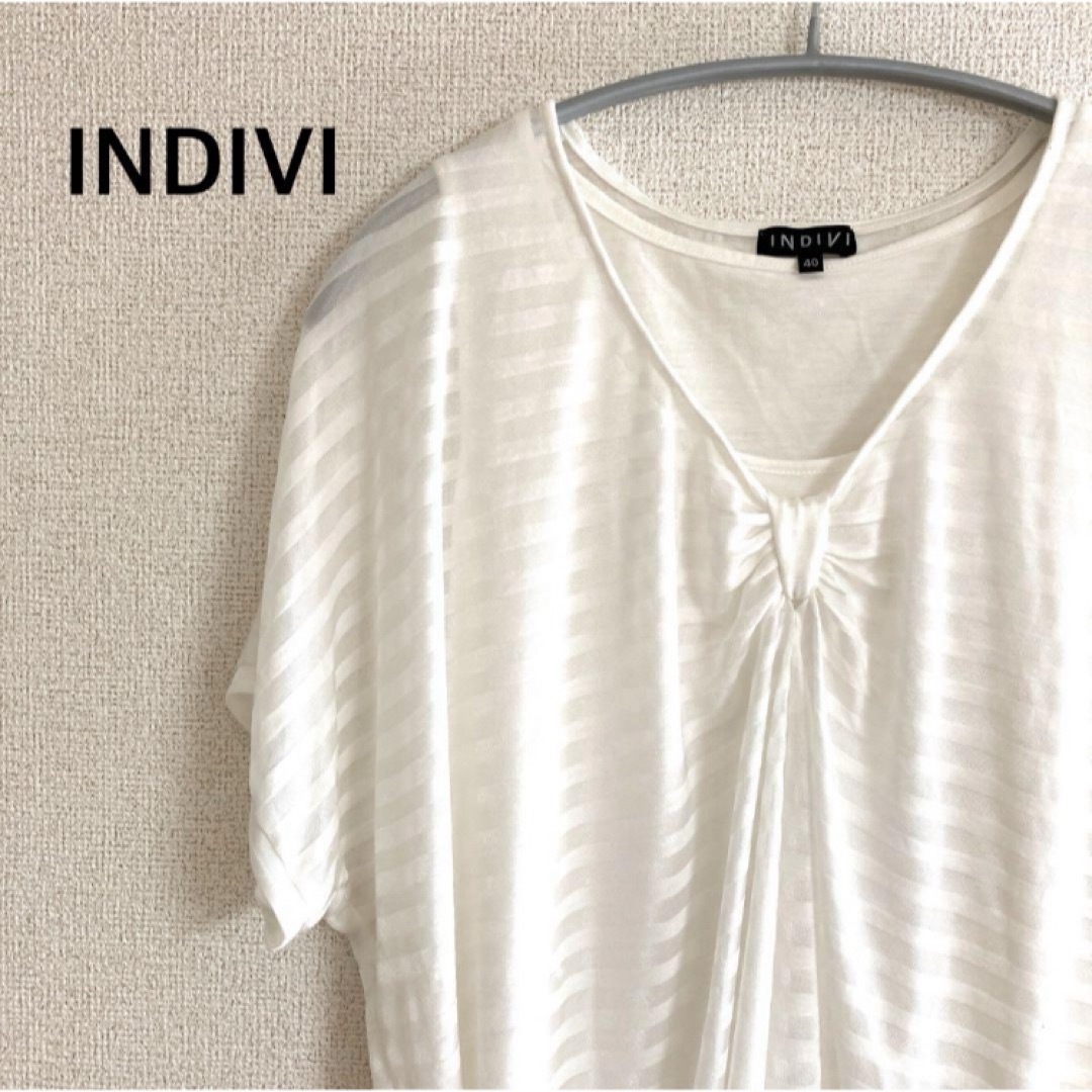 INDIVI(インディヴィ)の美品　INDIVI  インディヴィ　白　ドレープ　カットソー　プルオーバー レディースのトップス(Tシャツ(半袖/袖なし))の商品写真