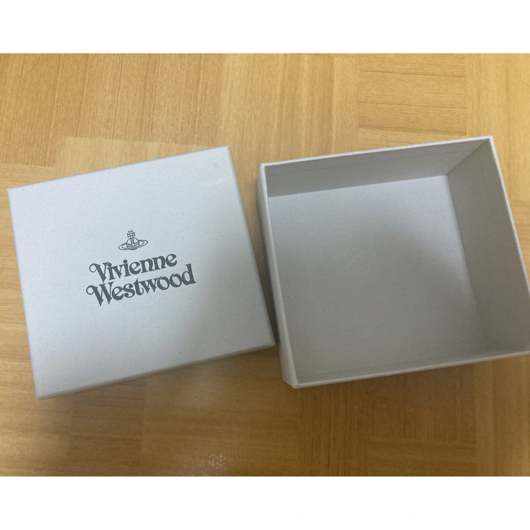 Vivienne Westwood(ヴィヴィアンウエストウッド)の箱付き　vivienne westwood 財布　ローズピンク　ビビアン レディースのファッション小物(財布)の商品写真