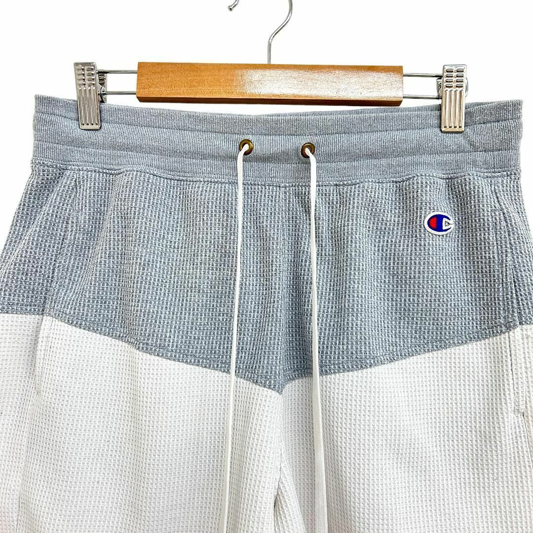 Champion(チャンピオン)の美品 Champion チャンピオン レディース パンツ ショート グレー L レディースのパンツ(ショートパンツ)の商品写真