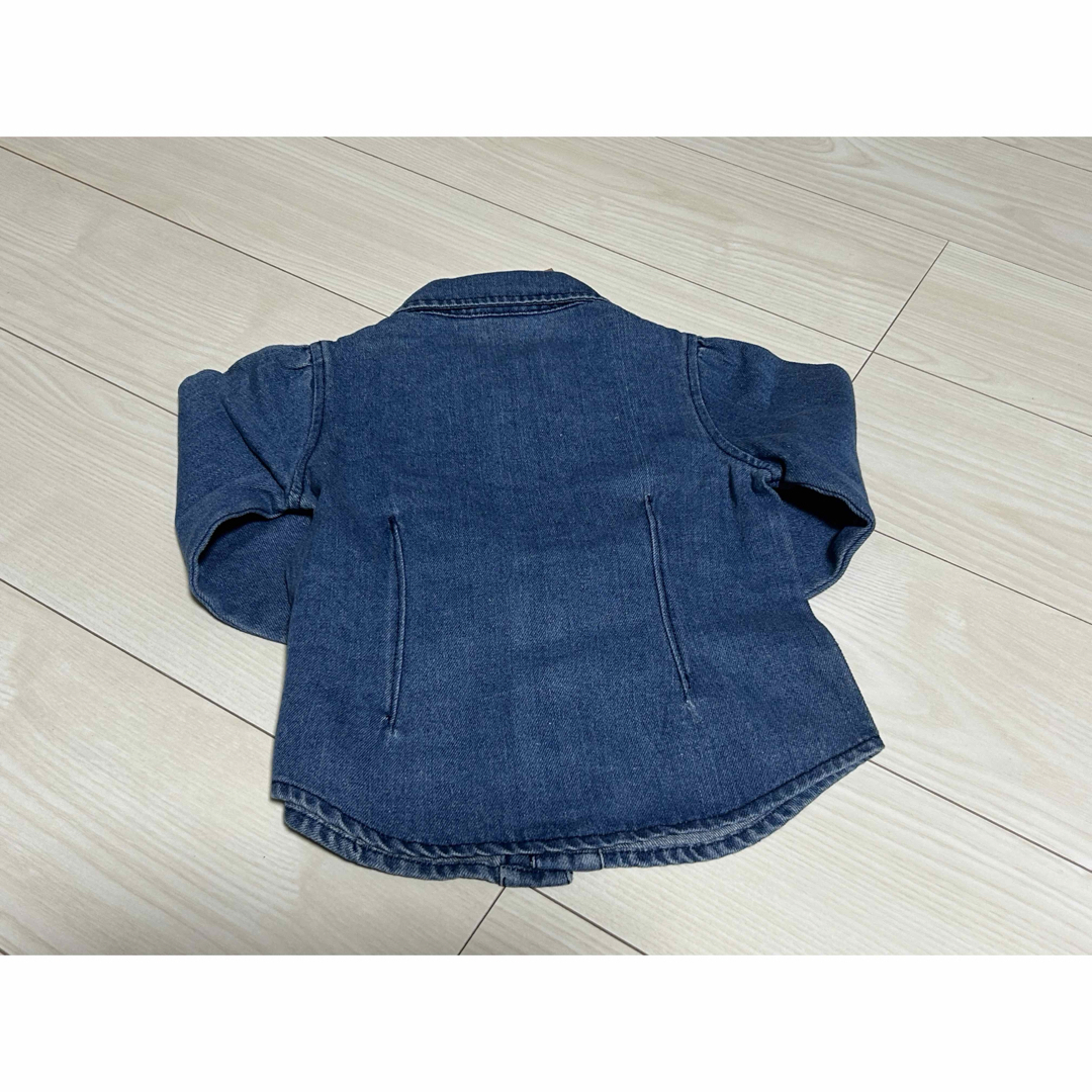 【新品】デニムシャツ　100センチ キッズ/ベビー/マタニティのキッズ服女の子用(90cm~)(ジャケット/上着)の商品写真