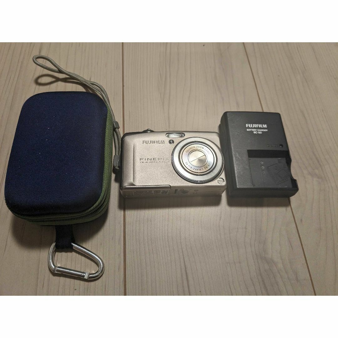 富士フイルム(フジフイルム)のFUJIFILM FINEPIX F60fd スマホ/家電/カメラのカメラ(コンパクトデジタルカメラ)の商品写真