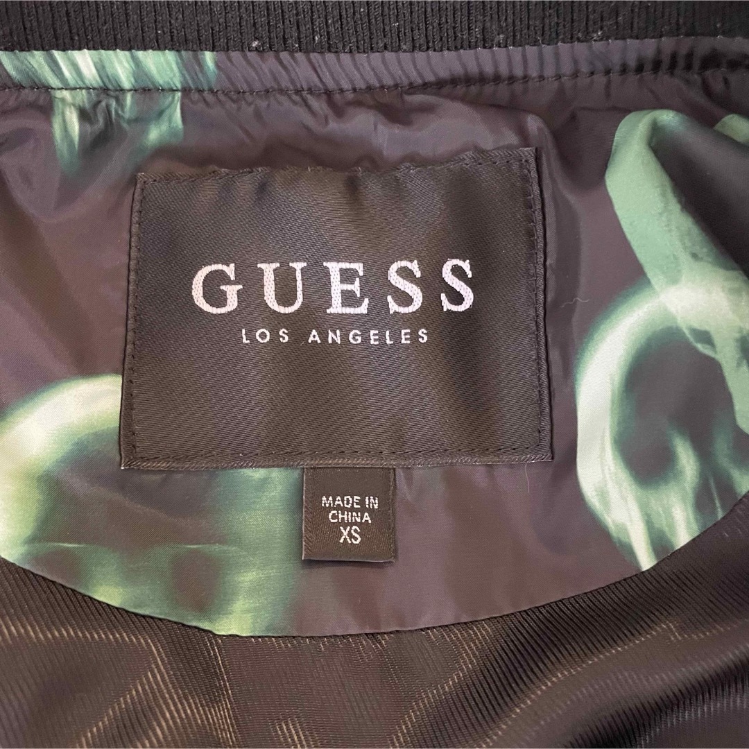 GUESS(ゲス)の【美品】 GUESS ゲス メンズ アウター ジャケット ドクロ サイケ XS メンズのジャケット/アウター(ナイロンジャケット)の商品写真