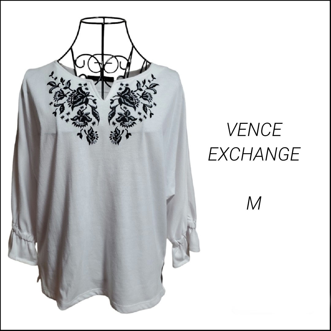 VENCE EXCHANGE(ヴァンスエクスチェンジ)の☆カットソー☆七分袖☆プルオーバー☆フラワー刺繍☆Mサイズ☆ レディースのトップス(カットソー(長袖/七分))の商品写真