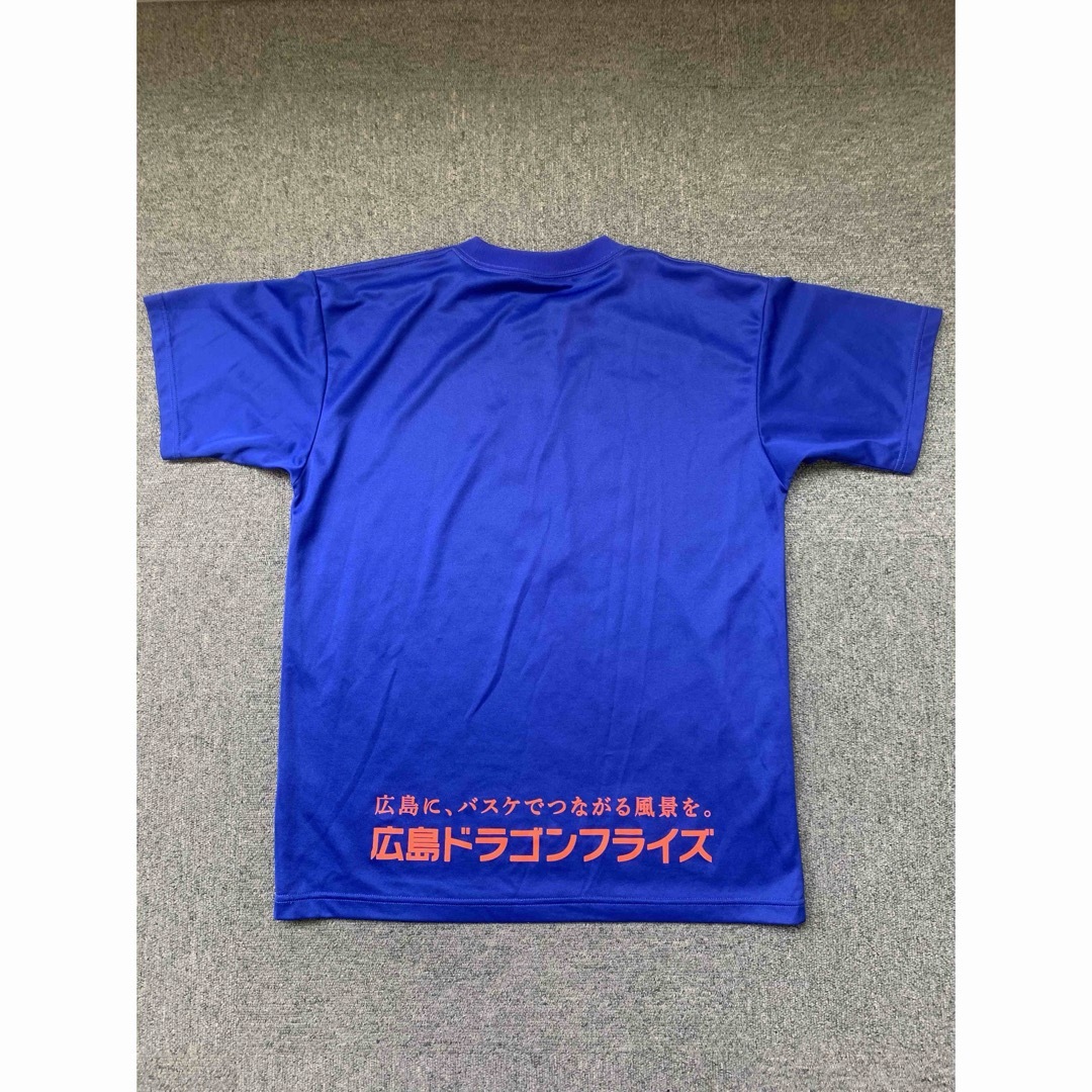 【希少】広島　広島ドラゴンフライズ　ドラゴンフライズ　ベンチウォーマー　Tシャツ エンタメ/ホビーのエンタメ その他(その他)の商品写真