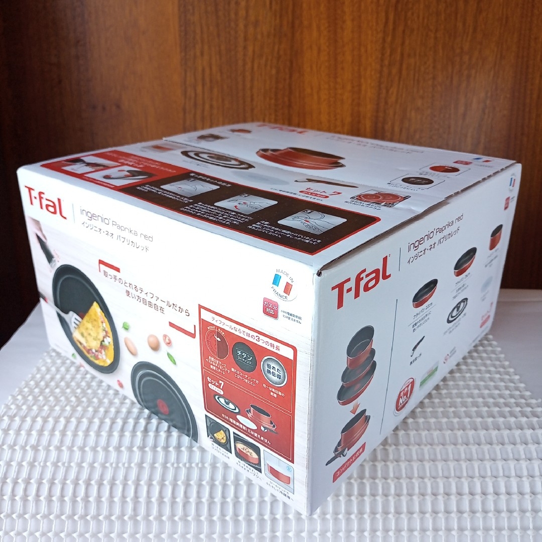 T-fal(ティファール)の【新品未開封品】セット7 パブリカレッド インジニオネオ ティファール インテリア/住まい/日用品のキッチン/食器(鍋/フライパン)の商品写真