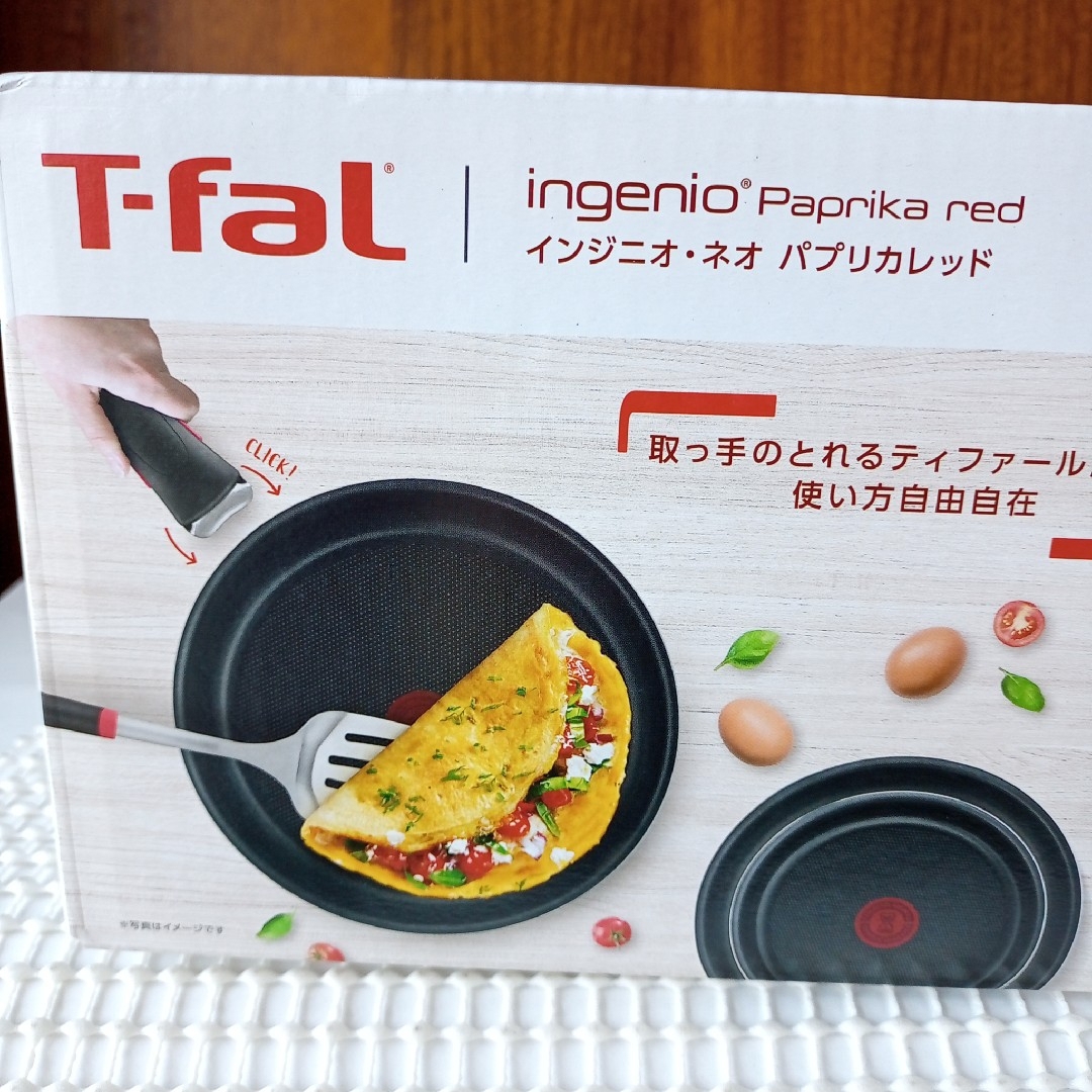 T-fal(ティファール)の【新品未開封品】セット7 パブリカレッド インジニオネオ ティファール インテリア/住まい/日用品のキッチン/食器(鍋/フライパン)の商品写真